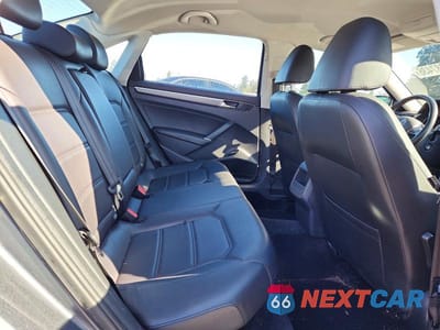 Zdjęcie 10 z 12 samochodu: 2017 VOLKSWAGEN PASSAT R-LINE VIN:1VWDT7A3XHC070736 - miniatura