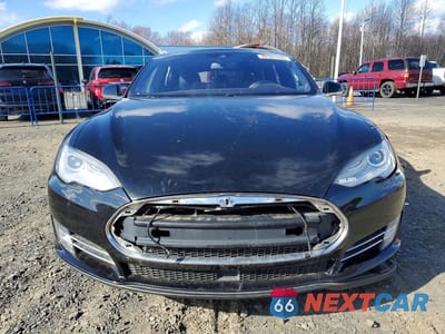 Piąte zdjęcie samochodu w środku: 2016 TESLA MODEL S VIN:5YJSA1E1XGF124219 - miniatura