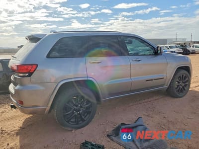 Trzecie zdjęcie samochodu z tyłu: 2018 JEEP GRAND CHEROKEE LAREDO VIN:1C4RJFAG0JC190675 - miniatura