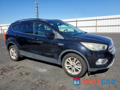 Czwarte zdjęcie samochodu z boku: 2018 FORD ESCAPE SE VIN:1FMCU0GDXJUA11779 - miniatura