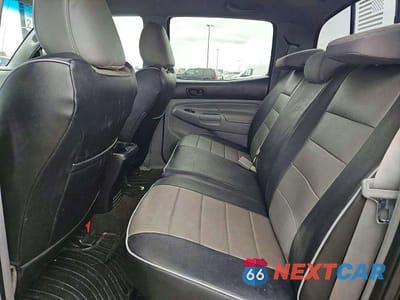 Zdjęcie 6 z 10 samochodu: 2012 TOYOTA TACOMA DOUBLE CAB VIN:3TMLU4ENXCM088389 - miniatura