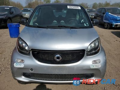Piąte zdjęcie samochodu w środku: 2016 SMART FORTWO VIN:WMEFJ5DA1GK056021 - miniatura