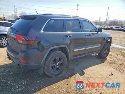 Trzecie zdjęcie samochodu z tyłu: 2011 JEEP GRAND CHEROKEE LAREDO VIN:1J4RR4GG3BC532555 - miniatura
