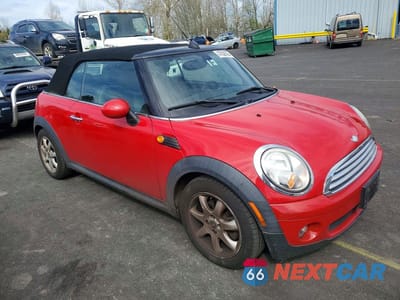 Czwarte zdjęcie samochodu z boku: 2010 MINI COOPER VIN:WMWMR3C51ATU97895 - miniatura