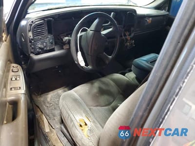 Zdjęcie 8 z 13 samochodu: 2004 CHEVROLET SILVERADO K2500 HEAVY DUTY VIN:1GCHK29U04E392758 - miniatura