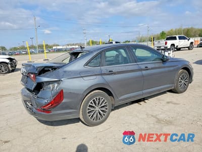 Trzecie zdjęcie samochodu z tyłu: 2020 VOLKSWAGEN JETTA S VIN:3VWC57BU5LM104442 - miniatura
