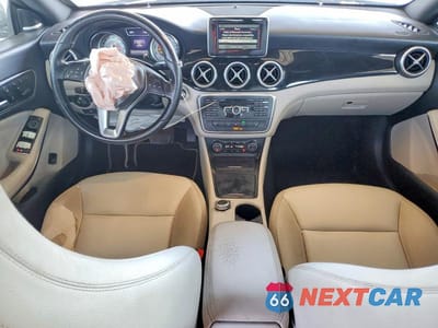 Zdjęcie 8 z 12 samochodu: 2014 MERCEDES-BENZ CLA 250 VIN:WDDSJ4EB9EN144752 - miniatura
