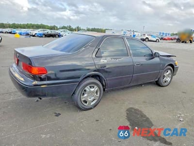 Trzecie zdjęcie samochodu z tyłu: 2000 TOYOTA CAMRY LE VIN:4T1BG22K1YU939110 - miniatura