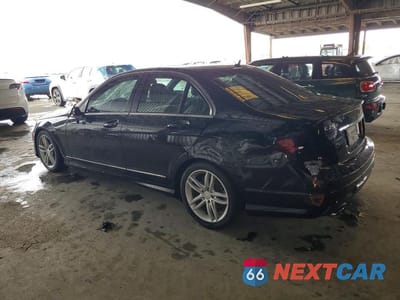Drugie zdjęcie samochodu z przodu: 2013 MERCEDES-BENZ C 250 VIN:WDDGF4HB7DA779400 - miniatura