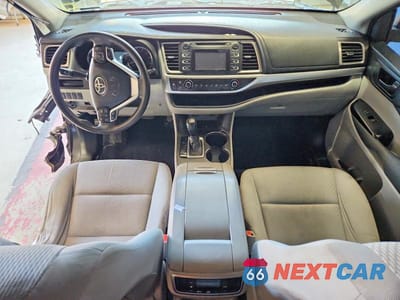 Zdjęcie 8 z 14 samochodu: 2015 TOYOTA HIGHLANDER LE VIN:5TDBKRFH5FS143018 - miniatura