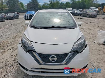 Piąte zdjęcie samochodu w środku: 2018 NISSAN VERSA NOTE S VIN:3N1CE2CP5JL362271 - miniatura