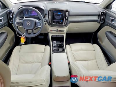 Zdjęcie 8 z 13 samochodu: 2023 VOLVO XC40 PLUS VIN:YV4K92HLXP2964559 - miniatura