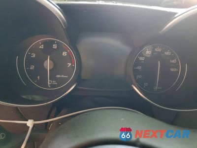 Zdjęcie 9 z 11 samochodu: 2019 ALFA ROMEO GIULIA TI VIN:ZARFANBN4K7606575 - miniatura