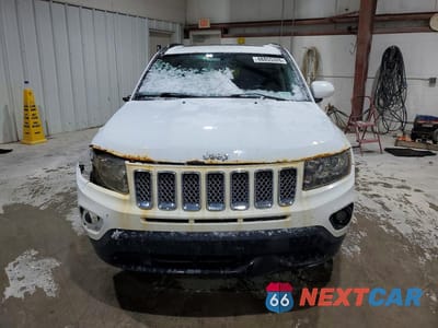 Piąte zdjęcie samochodu w środku: 2015 JEEP COMPASS LATITUDE VIN:1C4NJDEB8FD109294 - miniatura