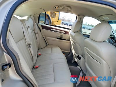 Zdjęcie 10 z 12 samochodu: 2005 LINCOLN TOWN CAR SIGNATURE VIN:1LNHM81W35Y643326 - miniatura
