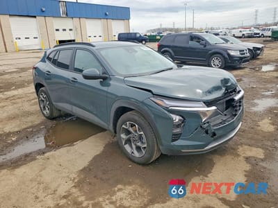 Czwarte zdjęcie samochodu z boku: 2026 CHEVROLET TRAX 1LT VIN:KL77LHEP9TC059980 - miniatura