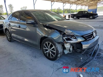 Czwarte zdjęcie samochodu z boku: 2017 VOLKSWAGEN JETTA SE VIN:3VWDB7AJ0HM391992 - miniatura