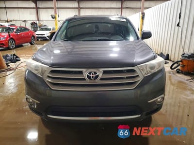 Piąte zdjęcie samochodu w środku: 2012 TOYOTA HIGHLANDER SE VIN:5TDBK3EH9CS139130 - miniatura