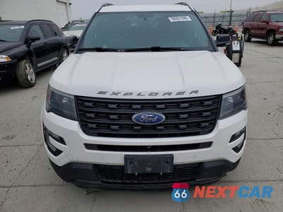 Piąte zdjęcie samochodu w środku: 2017 FORD EXPLORER SPORT VIN:1FM5K8GT4HGE37903 - miniatura