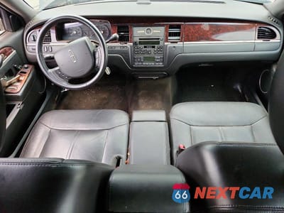 Zdjęcie 8 z 12 samochodu: 2011 LINCOLN TOWN CAR EXECUTIVE L VIN:2LNBL8EV2BX765469 - miniatura