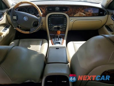 Zdjęcie 8 z 12 samochodu: 2008 JAGUAR XJ VANDEN PLAS VIN:SAJWA82B98SH26786 - miniatura