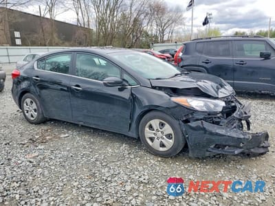 Czwarte zdjęcie samochodu z boku: 2016 KIA FORTE EX VIN:KNAFZ4A84G5551408 - miniatura