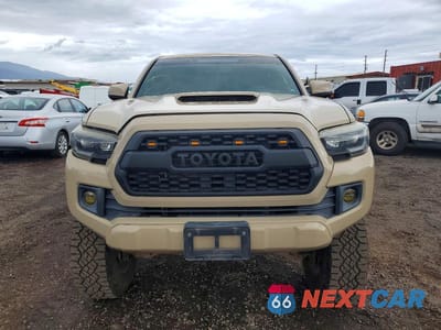 Piąte zdjęcie samochodu w środku: 2016 TOYOTA TACOMA SR V6 VIN:3TMCZ5AN0GM040144 - miniatura