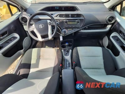 Zdjęcie 8 z 14 samochodu: 2014 TOYOTA PRIUS C TWO VIN:JTDKDTB39E1562549 - miniatura