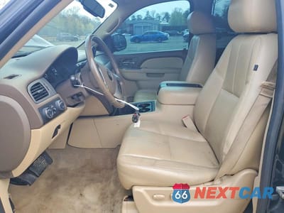 Zdjęcie 7 z 13 samochodu: 2014 CHEVROLET SUBURBAN K1500 LT VIN:1GNSKJE71ER155214 - miniatura