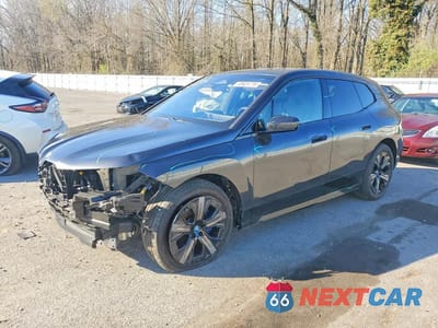 2025 BMW IX XDRIVE50 WB523CF06SCT00437 - główne zdjęcie licytacji z USA - miniatura