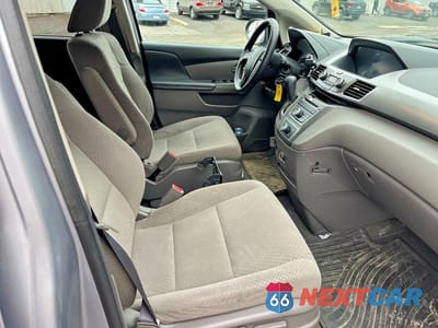 Piąte zdjęcie samochodu w środku: 2016 HONDA ODYSSEY LX VIN:5FNRL5H29GB124412 - miniatura