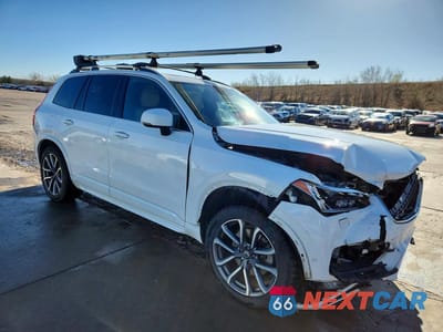 Czwarte zdjęcie samochodu z boku: 2018 VOLVO XC90 T6 VIN:YV4A22PK1J1379035 - miniatura