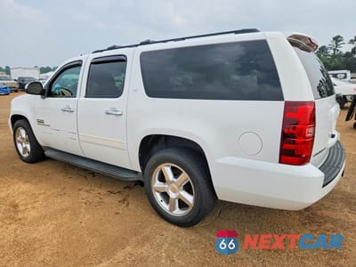 Drugie zdjęcie samochodu z przodu: 2011 CHEVROLET SUBURBAN C1500 LT VIN:1GNSCJE02BR283540 - miniatura