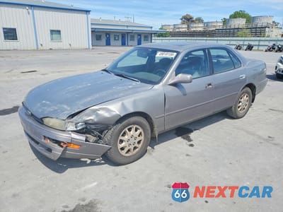 1992 TOYOTA CAMRY XLE 4T1SK13E3NU140622 - główne zdjęcie licytacji z USA - miniatura