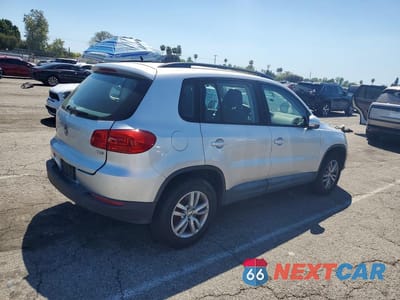 Trzecie zdjęcie samochodu z tyłu: 2016 VOLKSWAGEN TIGUAN S VIN:WVGAV7AX0GW502505 - miniatura