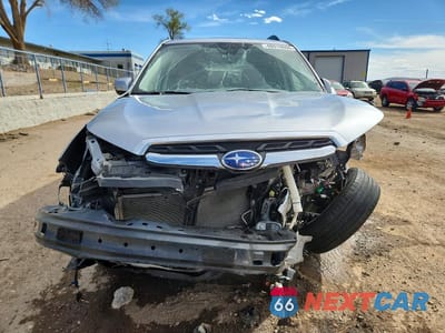 Piąte zdjęcie samochodu w środku: 2018 SUBARU FORESTER 2.5I TOURING VIN:JF2SJAWC3JH611562 - miniatura