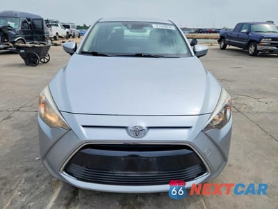 Piąte zdjęcie samochodu w środku: 2018 TOYOTA YARIS IA BASE VIN:3MYDLBYV7JY326326 - miniatura
