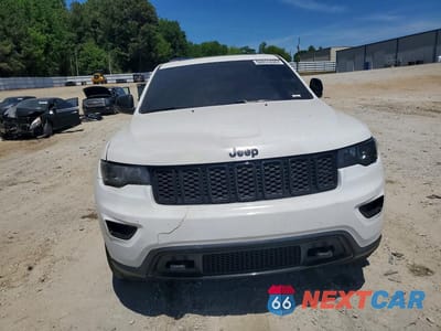 Piąte zdjęcie samochodu w środku: 2019 JEEP GRAND CHEROKEE LAREDO VIN:1C4RJEAGXKC597155 - miniatura