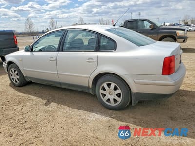 Drugie zdjęcie samochodu z przodu: 1999 VOLKSWAGEN PASSAT GLS VIN:WVWAD63B5XE321862 - miniatura