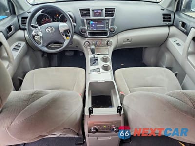 Zdjęcie 8 z 13 samochodu: 2013 TOYOTA HIGHLANDER PLUS VIN:5TDZA3EHXDS032008 - miniatura
