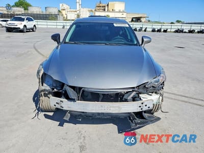 Piąte zdjęcie samochodu w środku: 2016 LEXUS IS 200T BASE VIN:JTHBA1D29G5010920 - miniatura