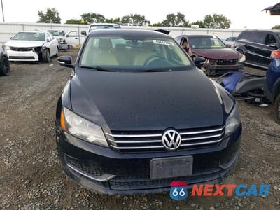 Piąte zdjęcie samochodu w środku: 2013 VOLKSWAGEN PASSAT S VIN:1VWAP7A3XDC139829 - miniatura