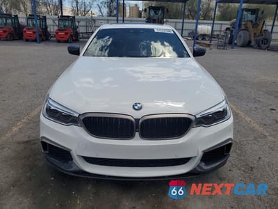 Piąte zdjęcie samochodu w środku: 2019 BMW M550XI VIN:WBAJB9C54KB464133 - miniatura