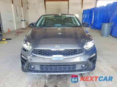Piąte zdjęcie samochodu w środku: 2019 KIA FORTE S VIN:3KPF34AD2KE048619 - miniatura