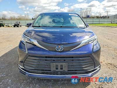 Piąte zdjęcie samochodu w środku: 2022 TOYOTA SIENNA XLE VIN:5TDYSKFC3NS043231 - miniatura