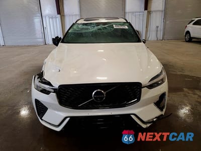Piąte zdjęcie samochodu w środku: 2026 VOLVO XC60 PLUS VIN:YV4M12RC9T1365327 - miniatura