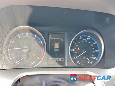 Zdjęcie 9 z 12 samochodu: 2018 TOYOTA RAV4 XLE VIN:JTMWFREV4JD110576 - miniatura