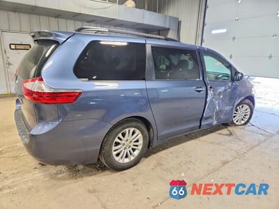 Trzecie zdjęcie samochodu z tyłu: 2016 TOYOTA SIENNA XLE PREMIUM 8-PASSENGER VIN:5TDYK3DC0GS745258 - miniatura