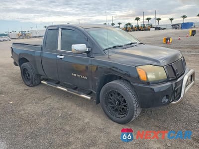 Czwarte zdjęcie samochodu z boku: 2005 NISSAN TITAN XE VIN:1N6BA06A85N536434 - miniatura
