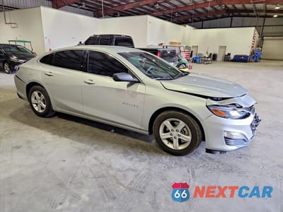 Czwarte zdjęcie samochodu z boku: 2020 CHEVROLET MALIBU LS VIN:1G1ZB5ST5LF138455 - miniatura